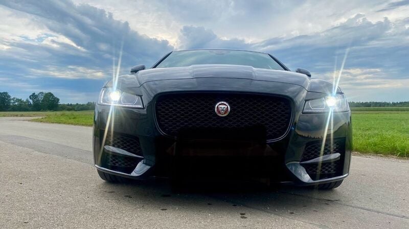 Schwarz Gebraucht 2017 Jaguar XF R-Sport Limousine | 24.800 € (Guter Preis) - Bild 1/4
