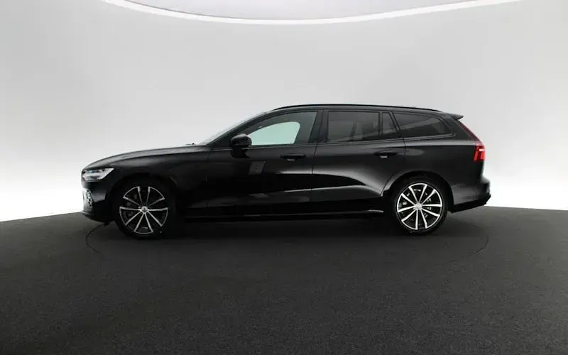 Neu Volvo V60 Plus 455 PS (334 kW) 2026 Schwarz Kombi