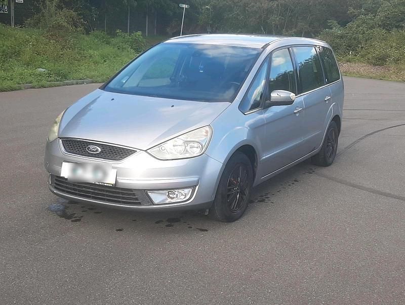 Grau Gebraucht 2007 Ford Galaxy Ghia Van / Kleinbus | 3.450 € (Guter Preis) - Bild 1/4