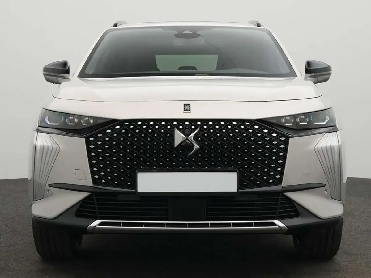 Neu DS Automobiles DS7 Crossback 131 PS (96 kW) 2026 Grau SUV
