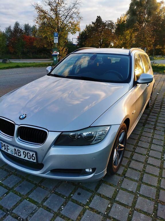 Grau Gebraucht 2011 BMW 318 Kombi | 6.100 € (Guter Preis) - Bild 1/4
