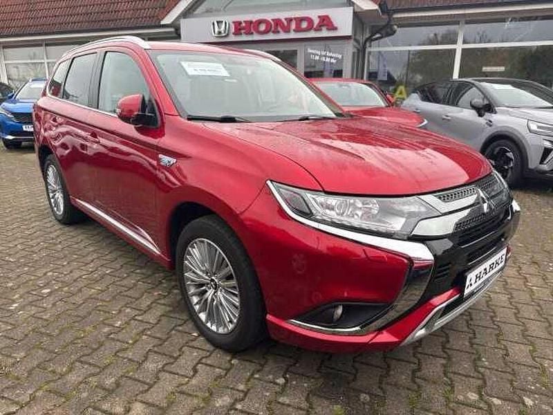 Gebraucht Mitsubishi Outlander P-HEV Spirit 203 PS (149 kW) 2021 Dynamic red premium (metallic) SUV