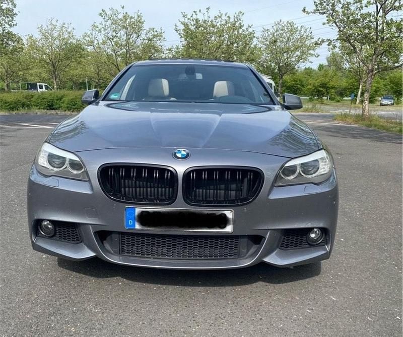 Grau Gebraucht 2011 BMW 530 M Sport Limousine | 7.100 € (Superpreis) - Bild 1/4