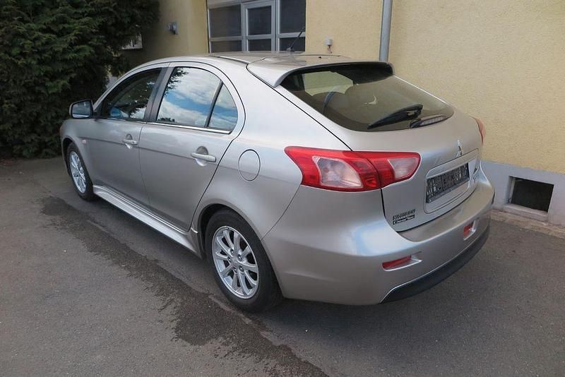 Gebraucht Mitsubishi Lancer Sportback 117 PS (86 kW) 2012 Silber Limousine