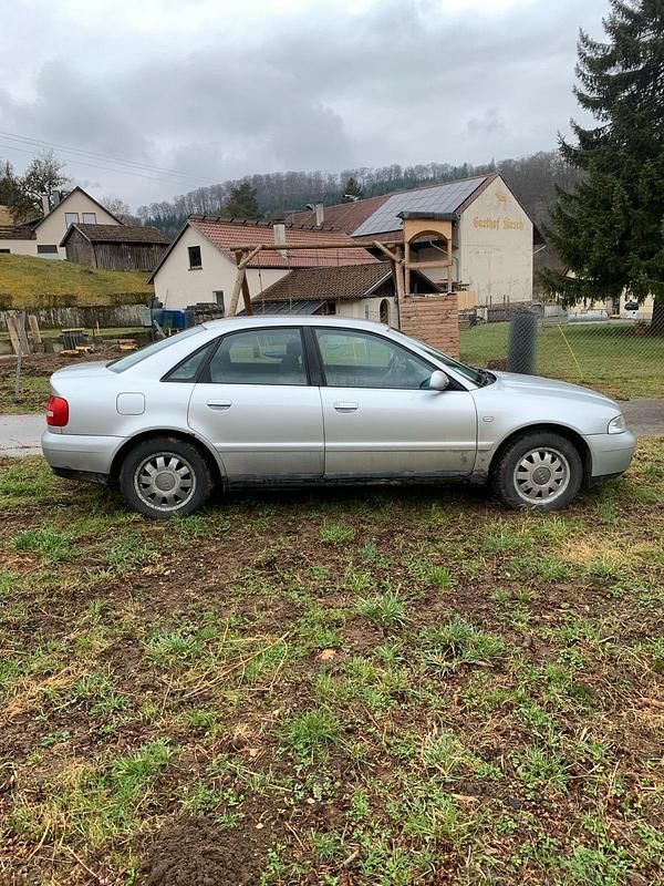 Gebraucht Audi A4 125 PS (91 kW) 2000 Silber Limousine