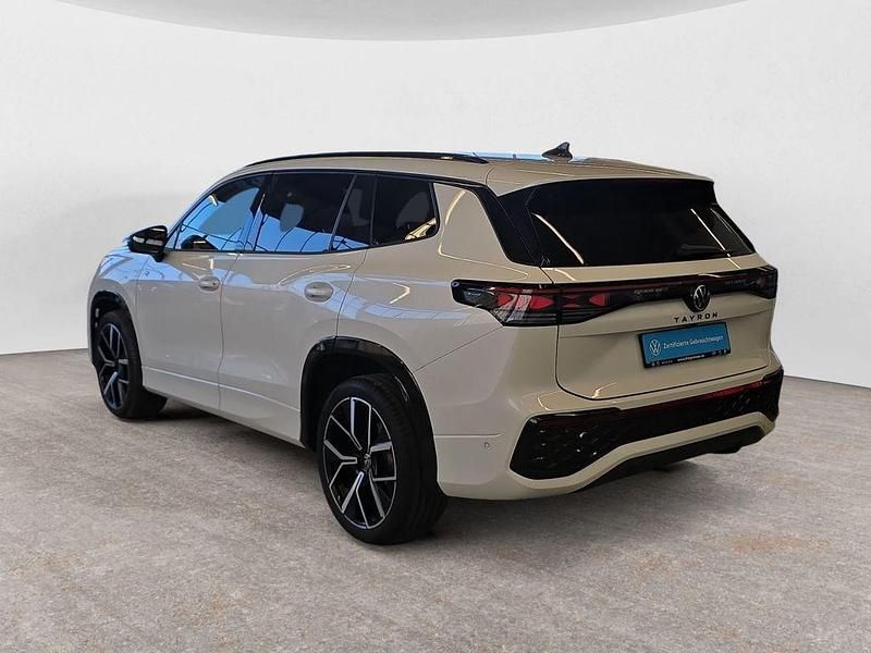 Gebraucht VW Tayron Style 150 PS (110 kW) 2025 Oryxweiß perlmutteffekt SUV
