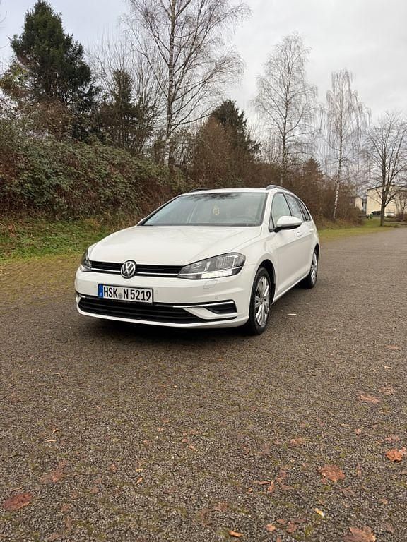 Weiß Gebraucht 2017 VW Golf VII Trendline Kombi | 9.800 € (Superpreis) - Bild 1/4