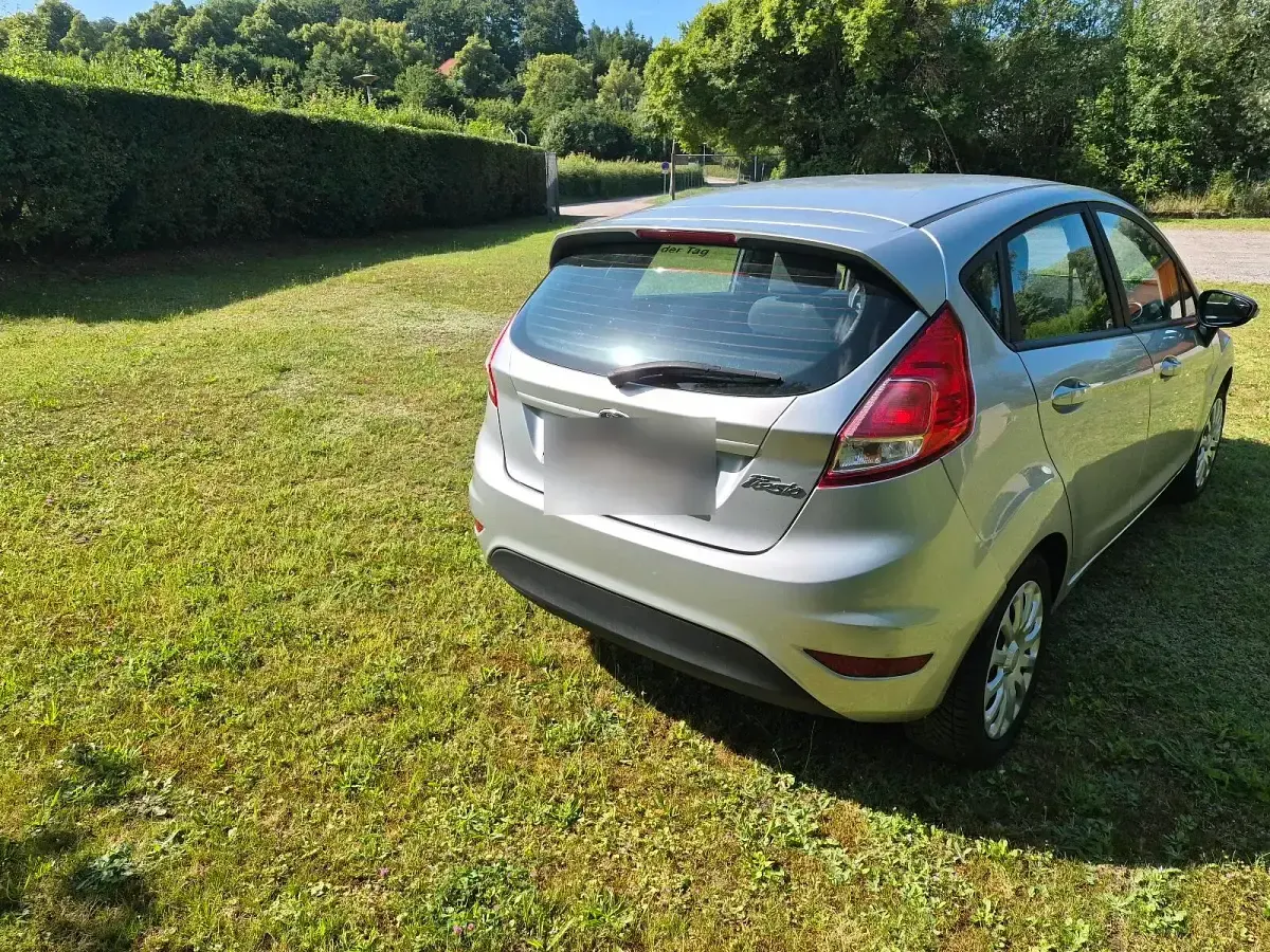 Gebraucht Ford Fiesta 60 PS (44 kW) 2014 Silber Kleinwagen