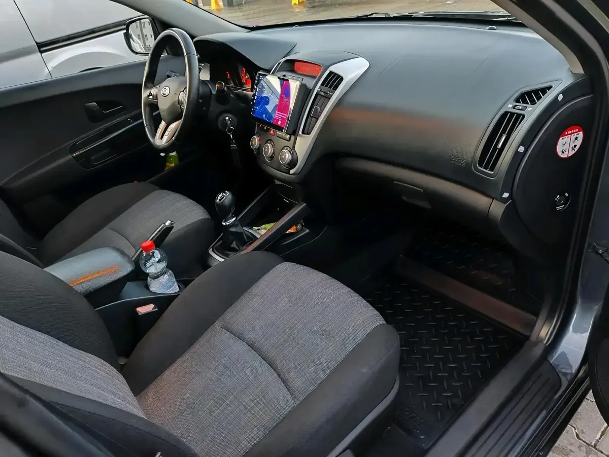 Usado Kia Ceed 90 CV (66 kW) 2011 Gris Utilitario