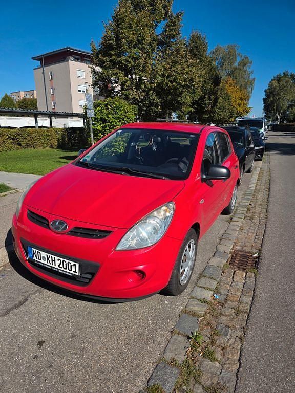 Rot Gebraucht 2010 Hyundai i20 Classic Limousine | 1.500 € (Guter Preis) - Bild 1/4