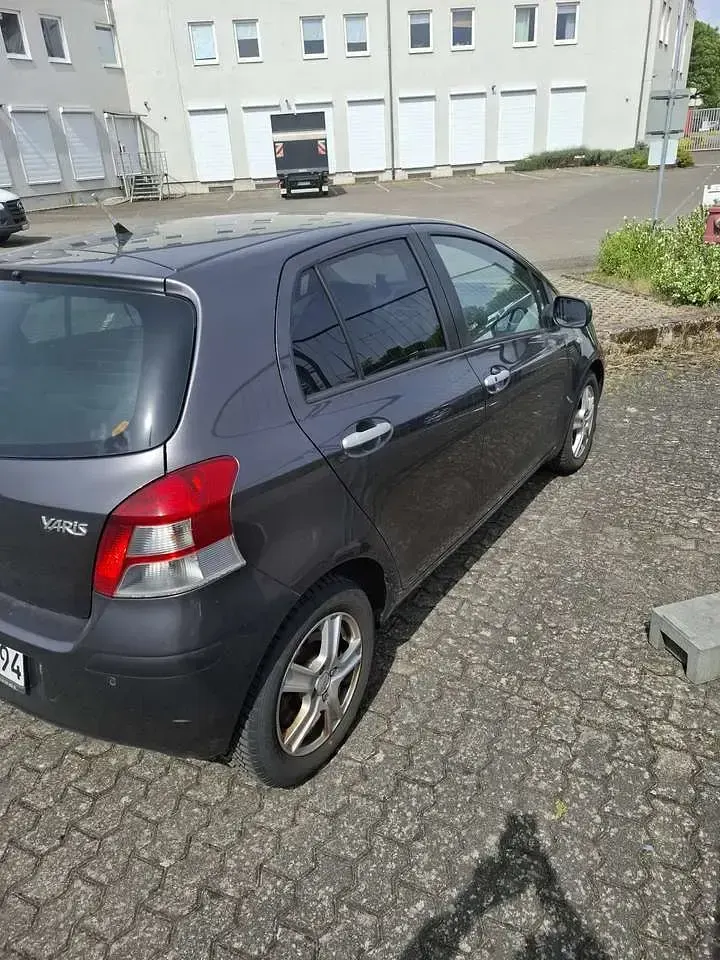 Gebraucht Toyota Yaris Edition 99 PS (72 kW) 2011 Grau Kleinwagen