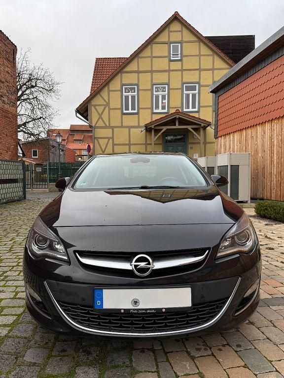 Schwarz Gebraucht 2014 Opel Astra Exklusiv Limousine | 8.700 € (Fairer Preis) - Bild 1/4