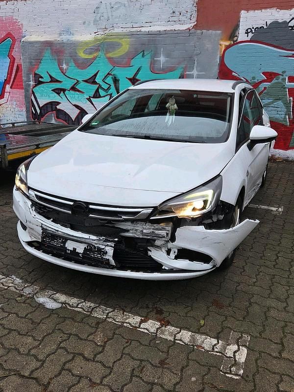 Gebraucht Opel Astra 110 PS (80 kW) 2016 Weiß Kombi