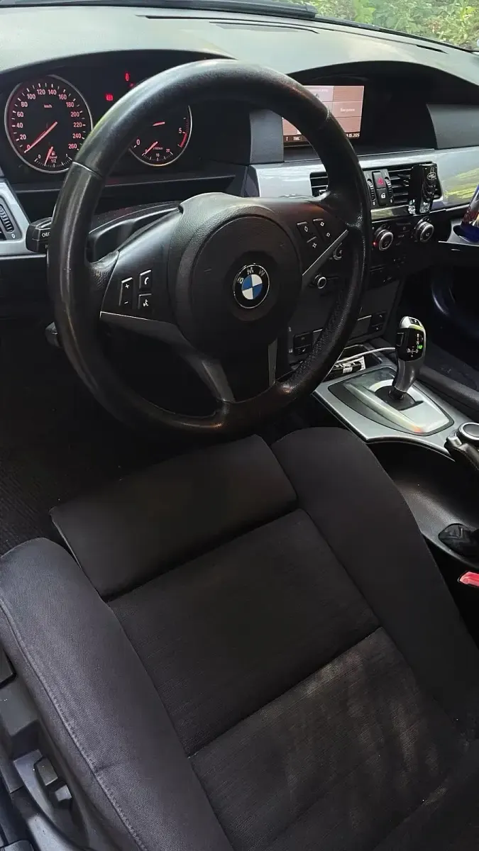Gebraucht BMW 525 197 PS (144 kW) 2007 Schwarz Kombi