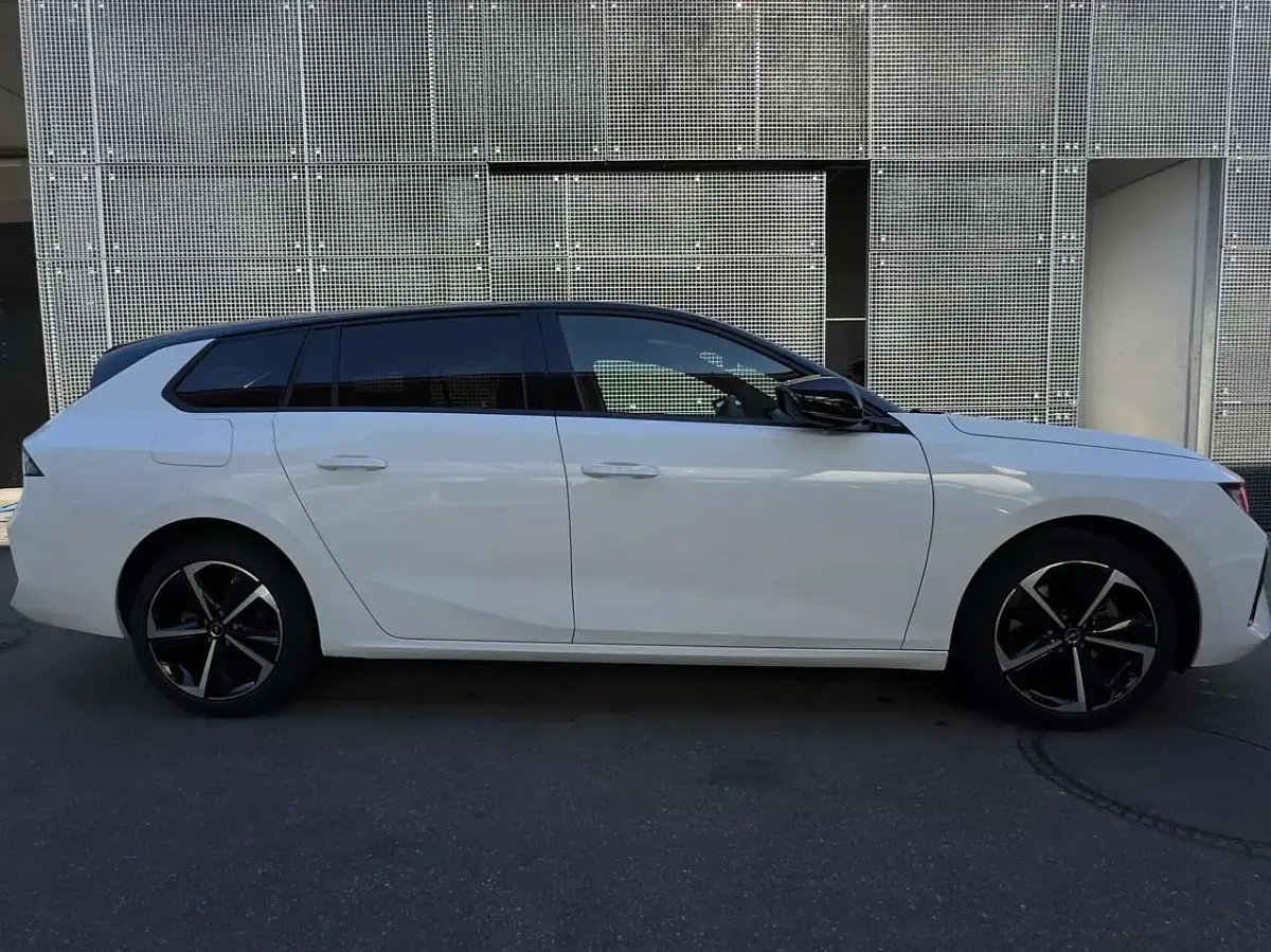 Usado Opel Astra 131 HP (96 kW) 2025 Branco Citadino