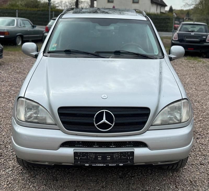 Używany Mercedes ML430 272 KM (200 kW) 2000 Szary SUV