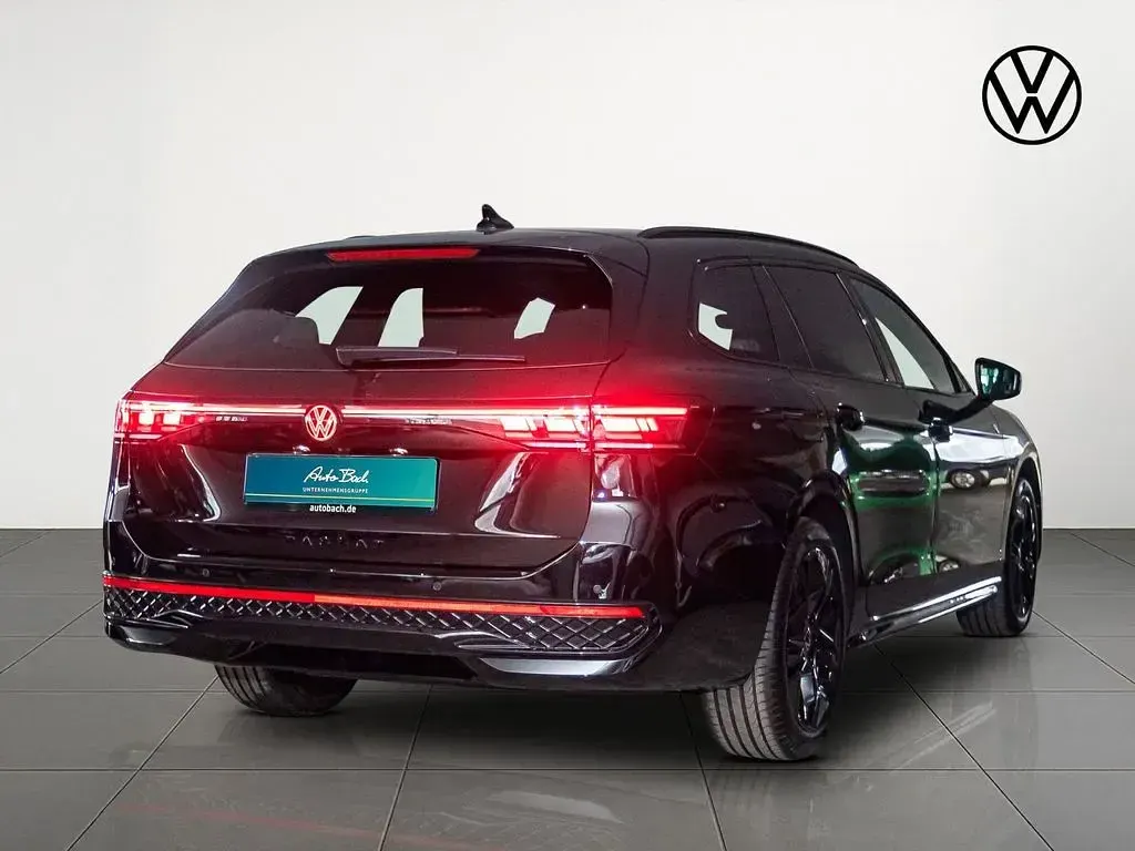 Gebraucht VW Passat R-line 193 PS (141 kW) 2026 Schwarz Kombi