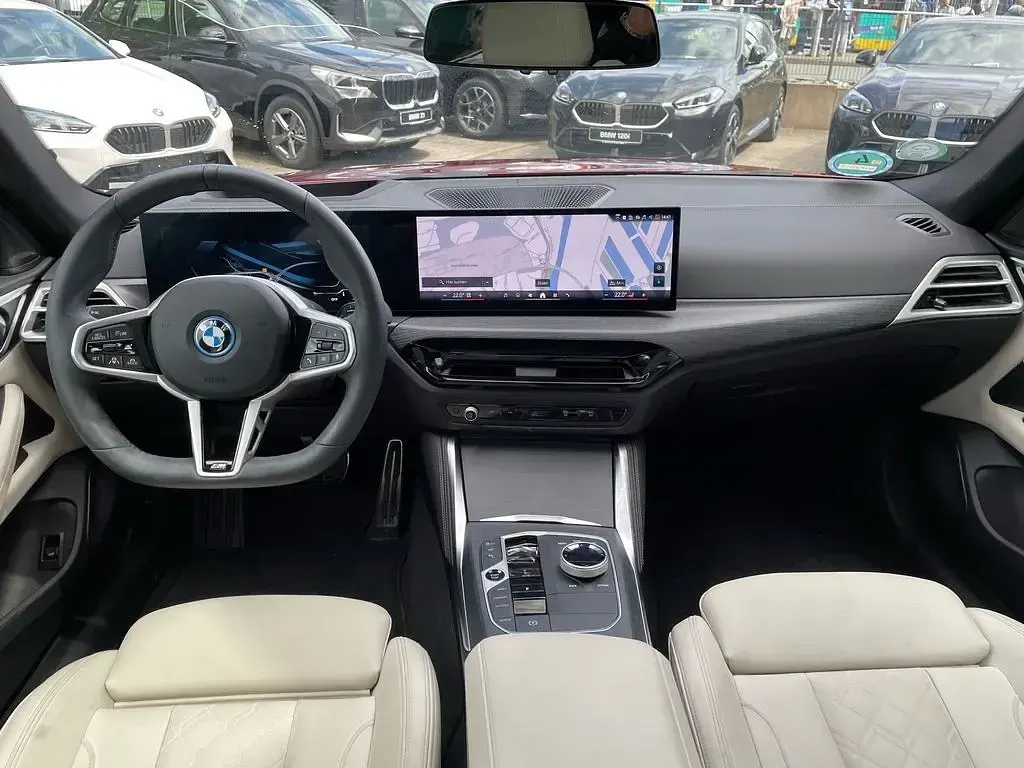 Używany BMW i4 Performance 294 kW (401 KM) 2025 Czerwony Sedan/Limuzyna