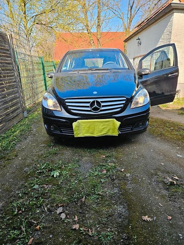 Gebraucht Mercedes B150 95 PS (69 kW) 2007 Schwarz Van / Kleinbus