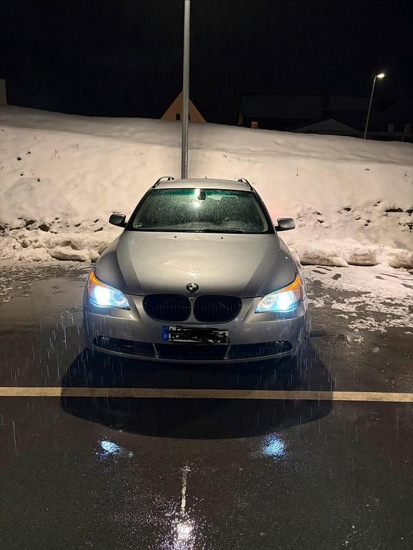 Gebraucht BMW 525 177 PS (130 kW) 2005 Grau Kombi