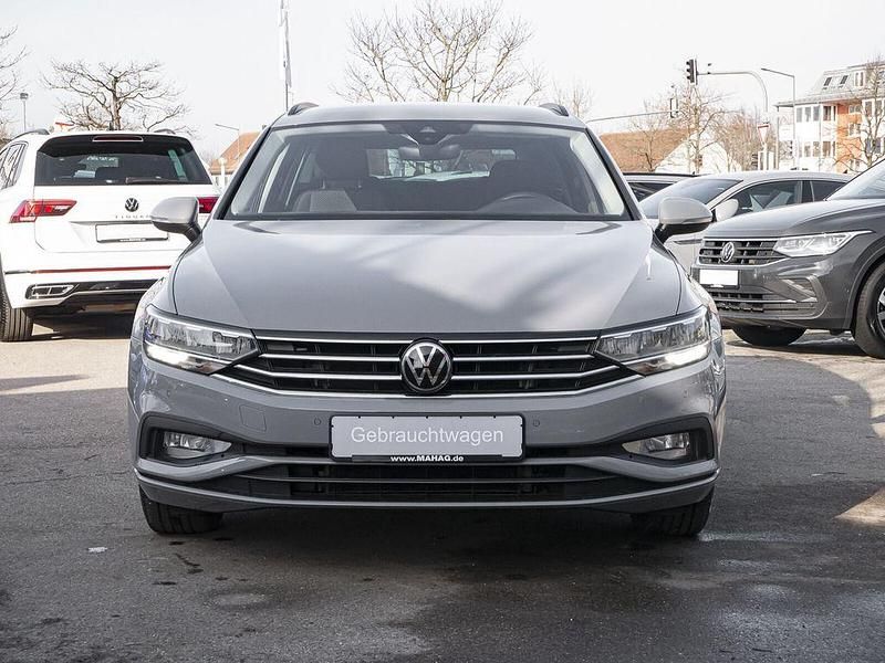 Gebraucht VW Passat Basis 150 PS (110 kW) 2023 Grau Kombi