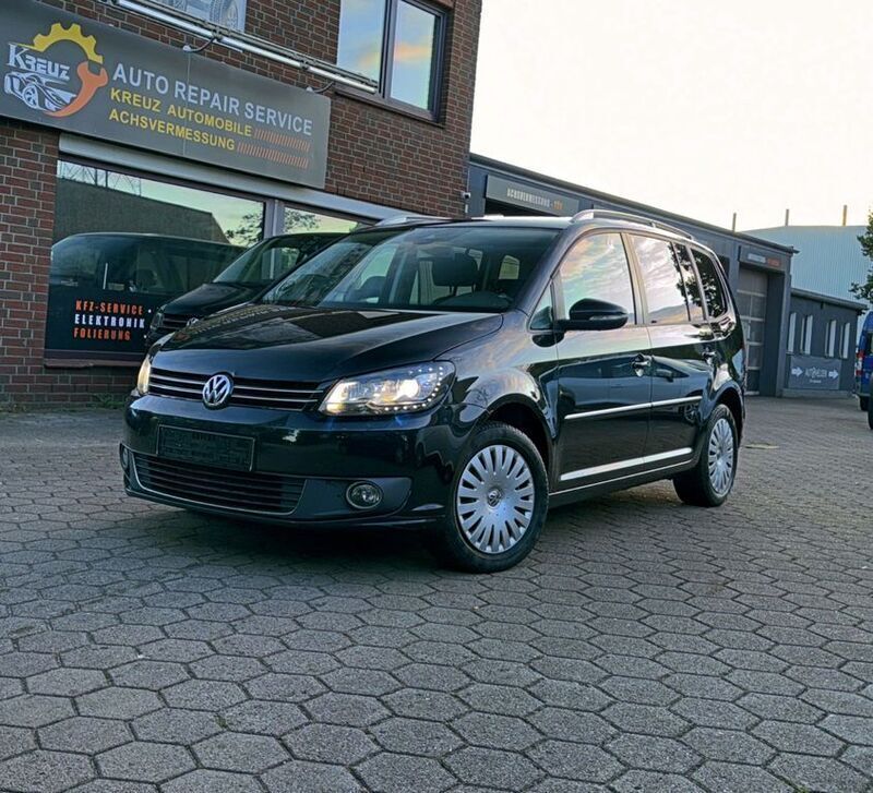 Schwarz Gebraucht 2013 VW Touran Highline Van / Kleinbus | 9.800 € (Guter Preis) - Bild 1/4