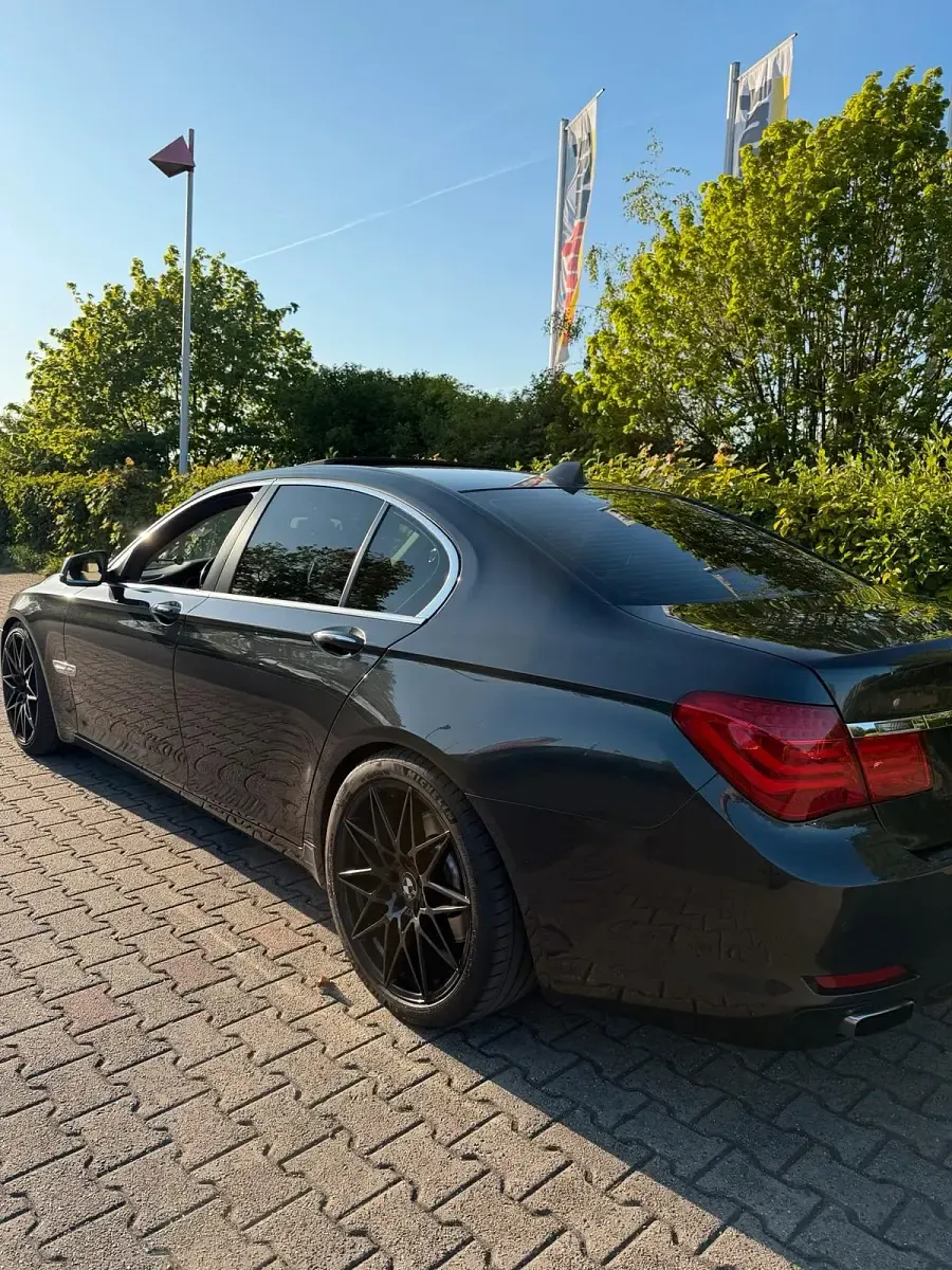 Gebraucht BMW 740 306 PS (225 kW) 2012 Andere farben Limousine