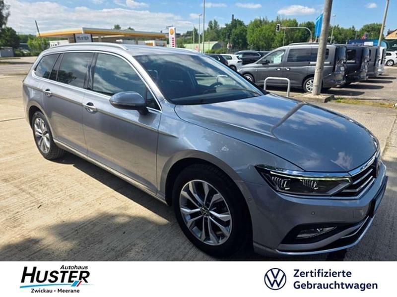 Silber Gebraucht 2023 VW Passat Elegance Kombi | 34.945 € (Teuer) - Bild 1/2