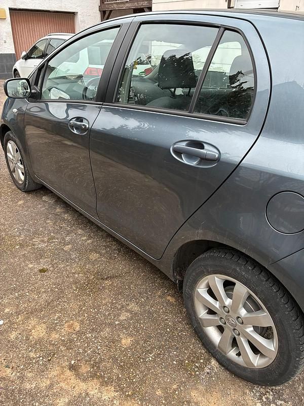 Gebraucht Toyota Yaris 101 PS (74 kW) 2009 Blau Kleinwagen