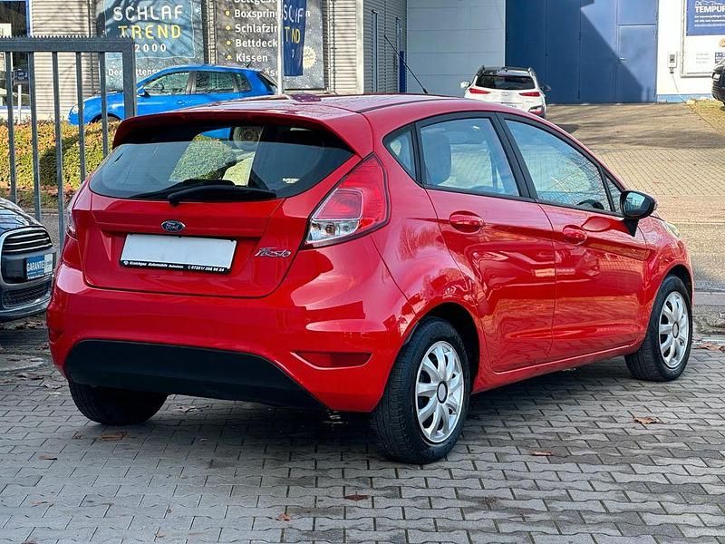 Gebraucht Ford Fiesta 95 PS (69 kW) 2017 Rot Limousine