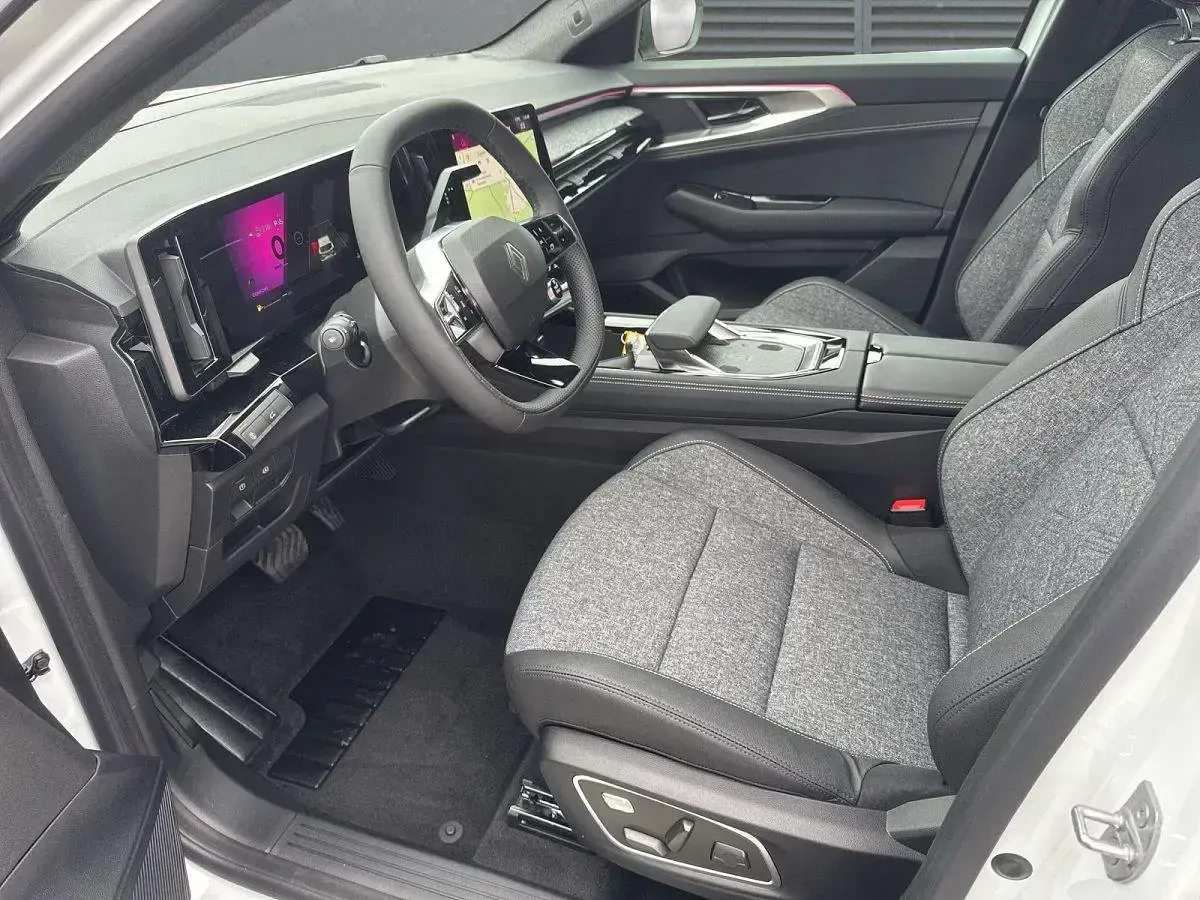 Neu Renault Austral Techno 148 PS (108 kW) 2026 Perlmuttweiß+blackpearlschwa SUV