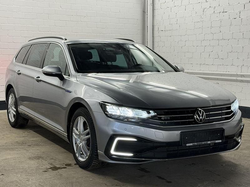 Gebraucht VW Passat GTE 218 PS (160 kW) 2021 Pyritsilber metallic Kombi
