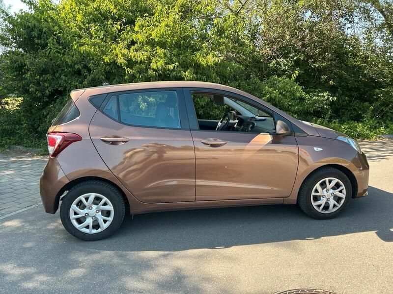 Braun Gebraucht 2017 Hyundai i10 Kleinwagen | 4.990 € (Guter Preis) - Bild 1/4