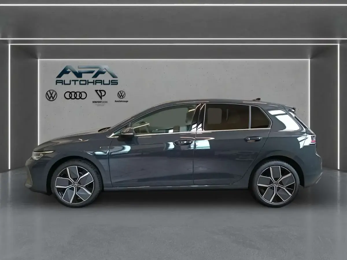 Gebraucht VW Golf VIII Style 150 PS (110 kW) 2026 Grau Limousine