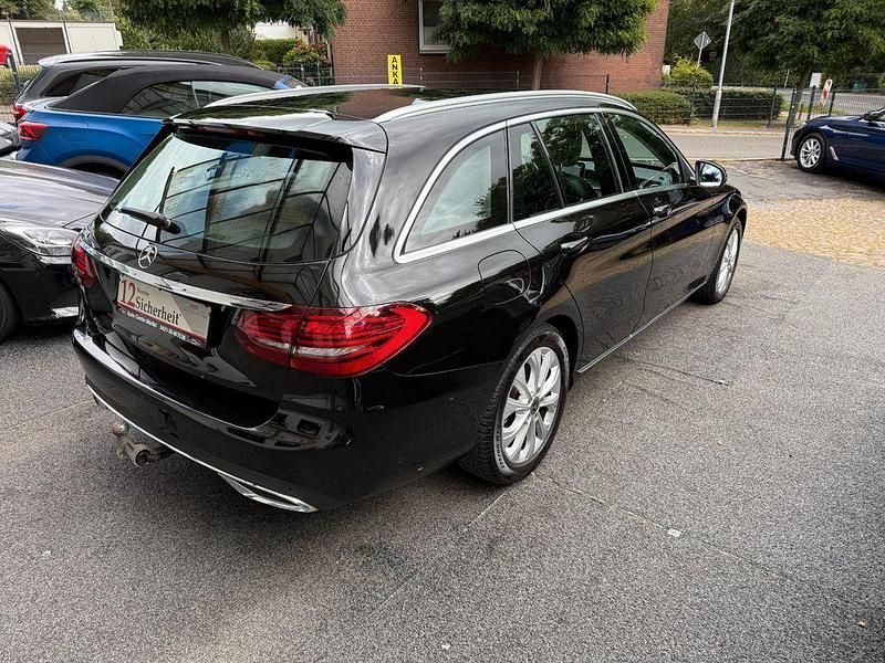 Gebraucht Mercedes C180 156 PS (114 kW) 2018 Schwarz Limousine