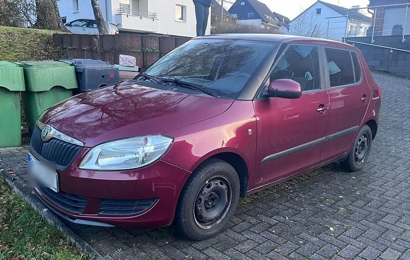 Rot Gebraucht 2012 Skoda Fabia Cool Edition Kleinwagen | 3.100 € (Guter Preis) - Bild 1/4