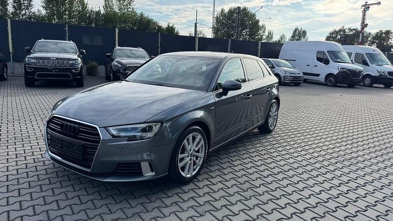 Grau Gebraucht 2019 Audi A3 Sport Limousine | 15.200 € (Fairer Preis) - Bild 1/4