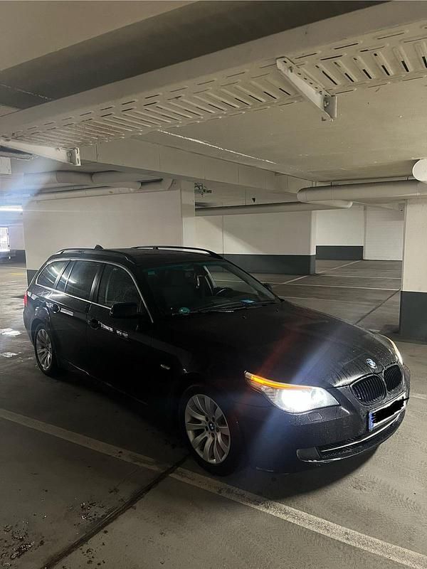 Gebraucht BMW 525 197 PS (144 kW) 2008 Schwarz Kombi