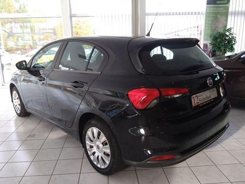 Gebraucht Fiat Tipo Pop 95 PS (69 kW) 2016 Schwarz Kleinwagen