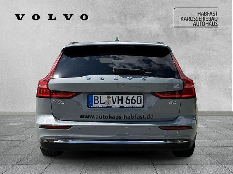 Gebraucht Volvo V60 Core 197 PS (144 kW) 2024 Grau Kombi