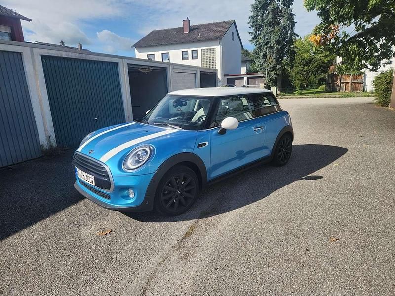 Second-hand Mini Cooper D 116 CP (85 kW) 2018 Albastru Hatchback