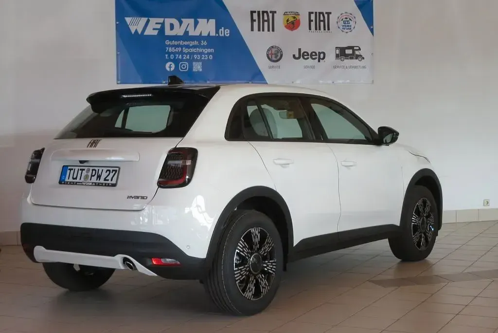 Neu Fiat 600 Icon 101 PS (74 kW) 2026 Gelato weiß SUV