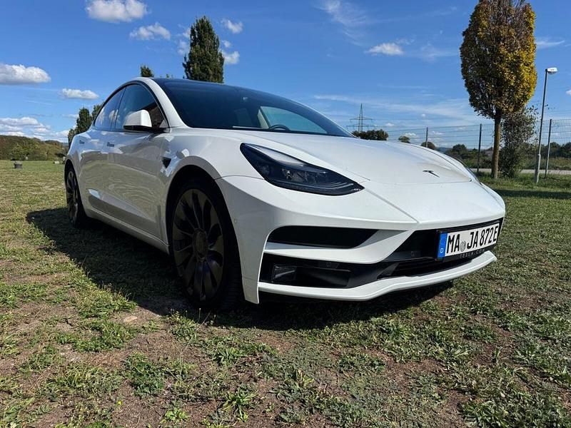 Weiß Gebraucht 2022 Tesla Model 3 Performance Limousine | 33.000 € (Fairer Preis) - Bild 1/4