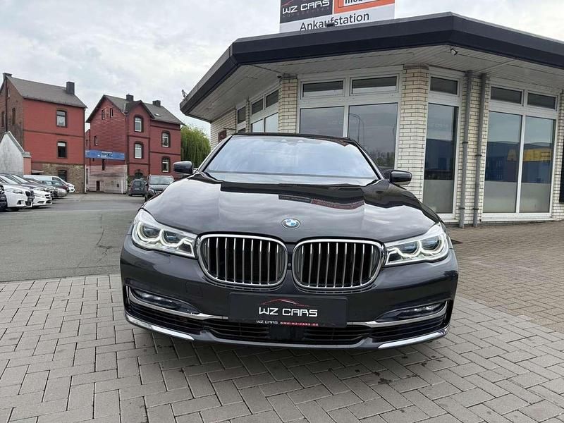 Gebraucht BMW 750L 400 PS (294 kW) 2016 Sophistograu brillanteffekt Limousine