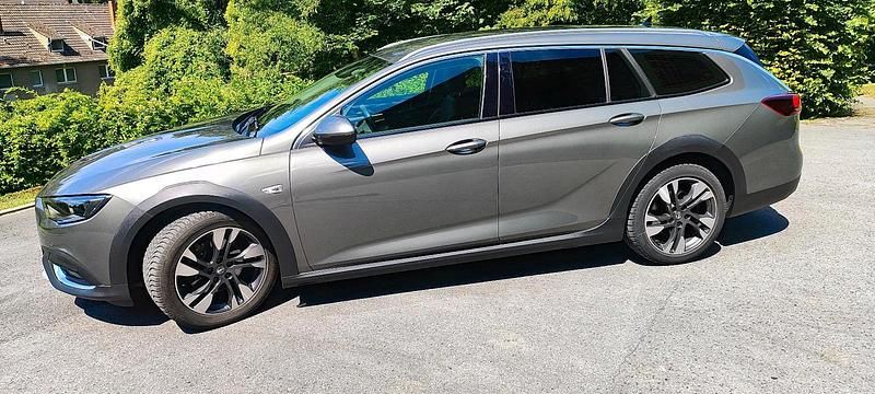 Grau Gebraucht 2019 Opel Insignia Country Tourer Kombi | 25.999 € (Fairer Preis) - Bild 1/4