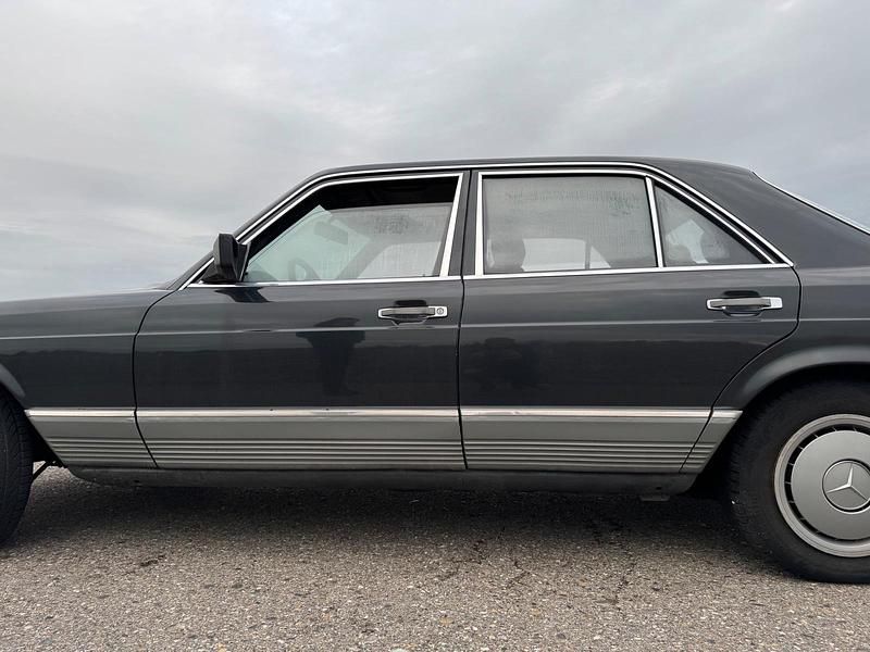 Gebraucht Mercedes 380 204 PS (150 kW) 1984 Grau Limousine