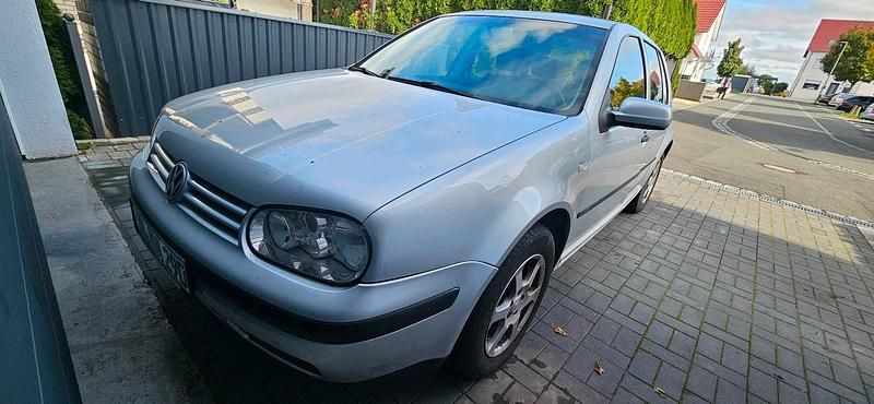 Silber Gebraucht 2002 VW Golf IV Kleinwagen | 550 € (Superpreis) - Bild 1/4