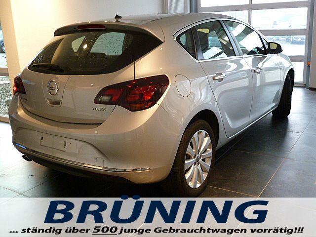 Gebraucht Opel Astra 140 PS (102 kW) 2013 Silber metallic Limousine