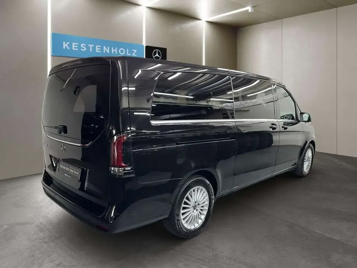 Gebraucht Mercedes V300 Avantgarde 237 PS (174 kW) 2025 Schwarz Van / Kleinbus