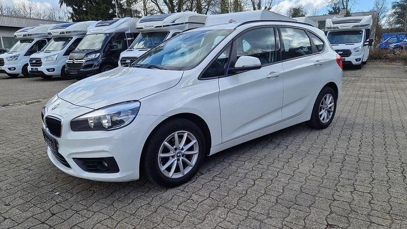 Weiß Gebraucht 2015 BMW 214 Active Tourer Basis Van / Kleinbus | 7.990 € - Bild 1/4